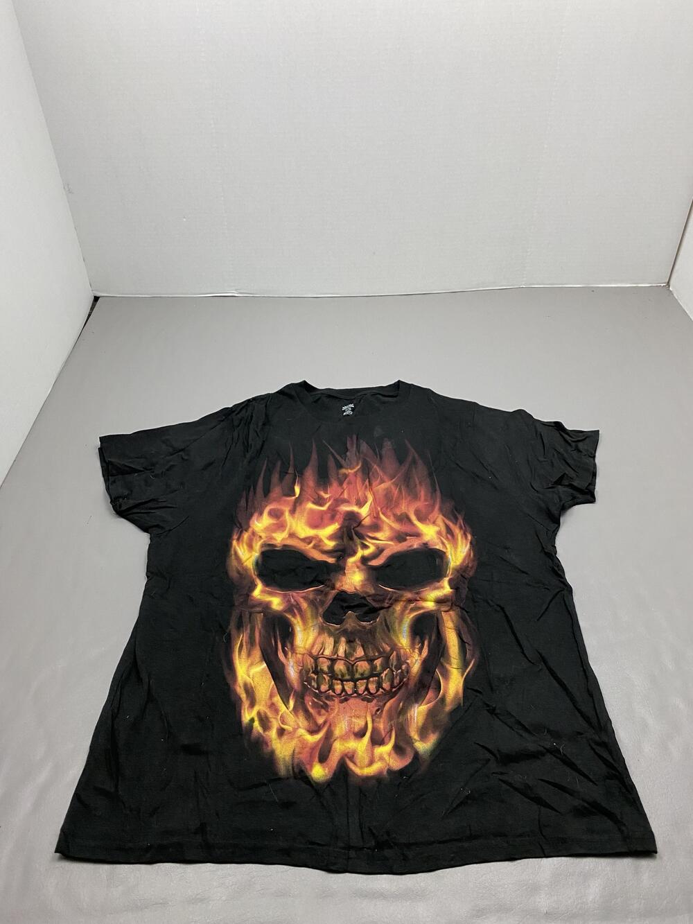 Way To Celebrate! Shirt Mens XL Black Flaming Skull Graphic Halloween Tee